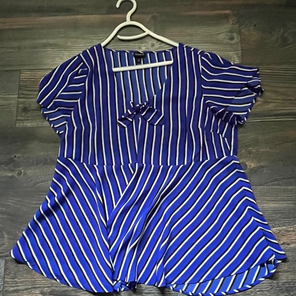 Torrid size 1 blue stripes georgette bow blouse - Picture 1 of 2